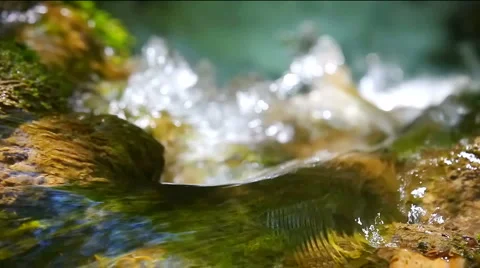 Waterfall Effect flowing water LOOPING Stockbeeldmateriaal 1060790