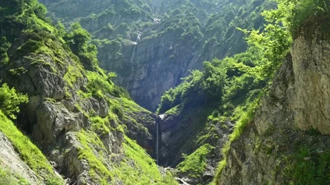 Waterfall in the end of a beautiful valley. Stock-Footage 211500779