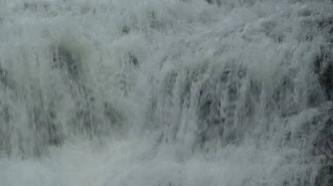 Waterfall On Eroded Limestone Vidéo 982746