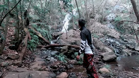 Waterfall exploring Slowmotiong Видео 103549380