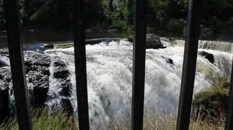Waterfall with fence in foreground (86) Vidéo 33841467