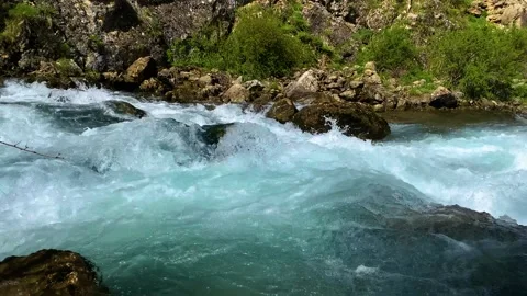 Waterfall flowing next to rocks in the forest 動画素材 273315286