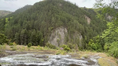 Waterfall Flows Over Mossy Rocks at Jiuzhaigou Valley National Park, Sichuan 스톡 동영상 336883212