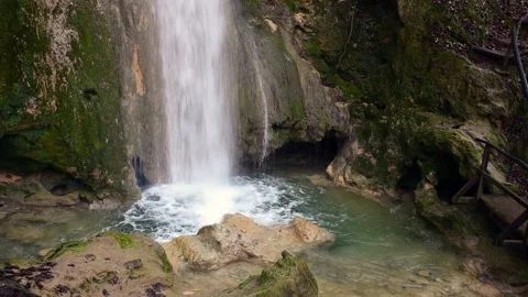 Waterfall Stockbeeldmateriaal 136463112