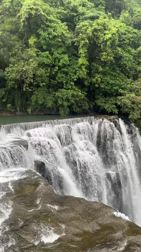 Waterfall Stockbeeldmateriaal 334534685