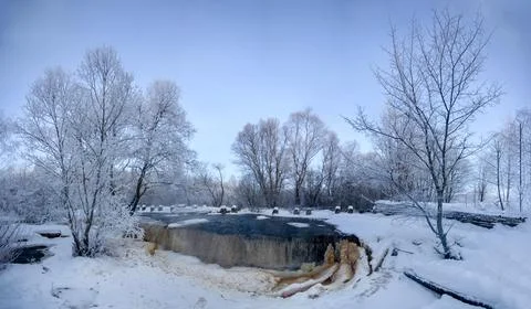 Waterfall in the forest in winter Fotos de archivo