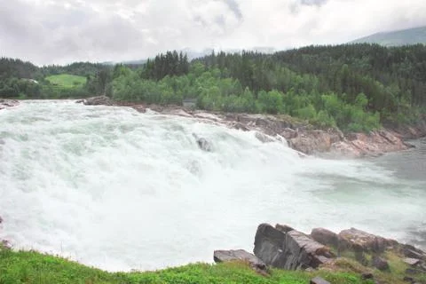 Waterfall in green forest Stock-Fotos