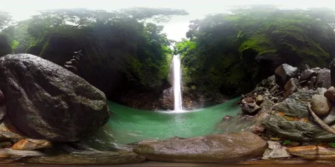 Waterfall in the green forest. Virtual Reality 360. 8k video. Vidéo 203107665