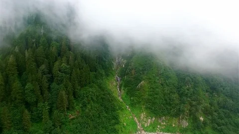 Waterfall green Valley 库存影片 94563716