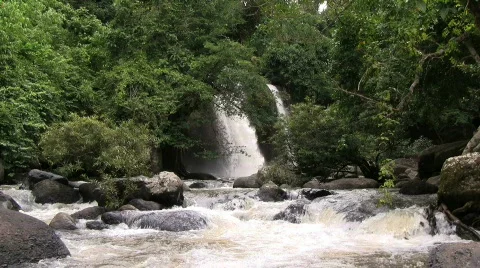 Waterfall with heavy stream Video stock 851134