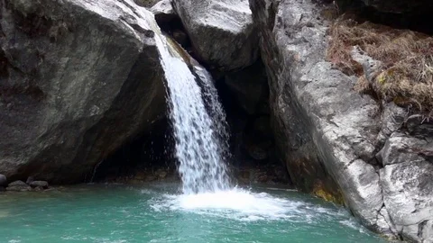 Waterfall in the Himalayan mountains Stockbeeldmateriaal 76757352