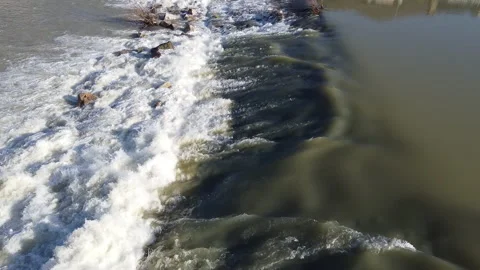 Waterfall inside Arno river near Sieci town, Pontassieve, Sunny day Winter, Tusc 库存影片 145054446