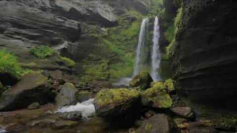 Waterfall on the island of Iturup. 動画素材 84566085
