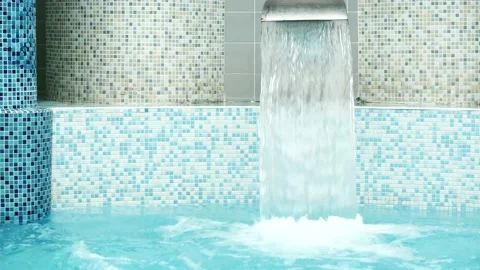 Waterfall with a jet of water in an empty blue pool Vidéo 146096794