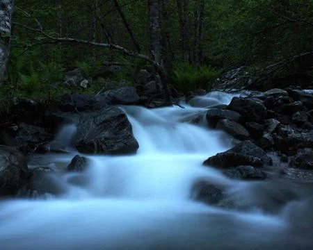 Waterfall in the Midnight Sun Foto stock