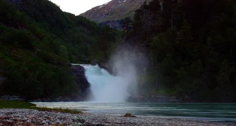 Waterfall in the Midnight Sun Foto stock