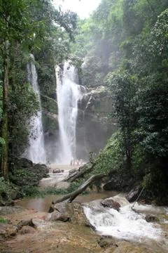 Waterfall mork fa Stock Photos