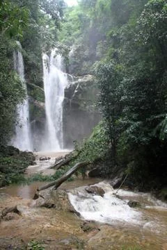 Waterfall mork fa Stock Photos