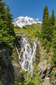 Waterfall with Mount Rainier in background, Washington Stockfoto's