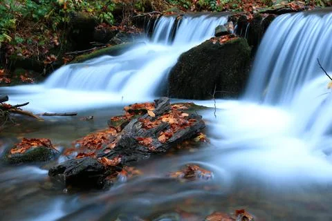 Waterfall on mountain brook Stock-Fotos