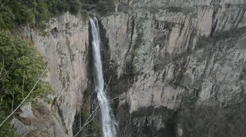 Waterfall on mountain cliff Video stock 22147845