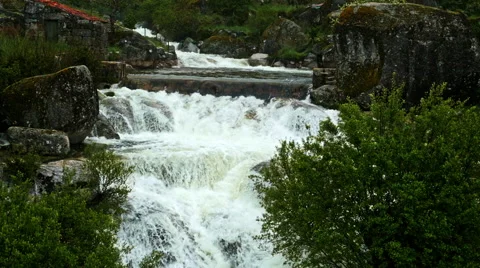 Waterfall in a mountain 库存影片 65066057