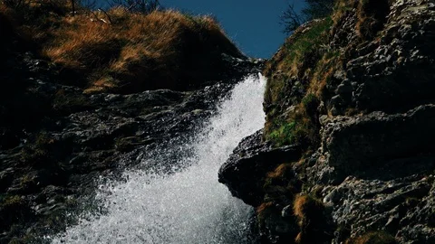 Waterfall in mountain Vídeos de archivo 89518081