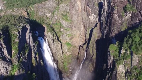 Waterfall at mountain river in summer Vídeos de archivo 81569949