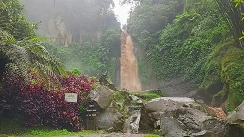 Waterfall in the mountains after rain Stock-Fotos