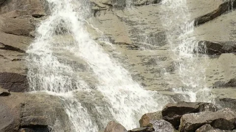 Waterfall in the mountains Vidéo 78876918