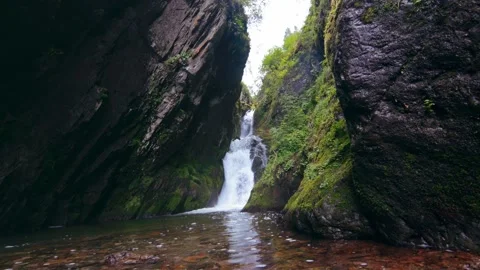 Waterfall in mountains. Steadicam shot. 스톡 동영상 273965728