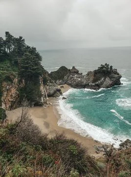 Waterfall by Ocean Foto stock