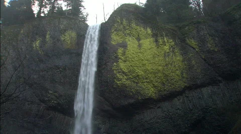 Waterfall over rocks Stock-Footage 632697