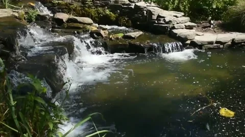 Waterfall Over The Rocks 库存影片 132129427