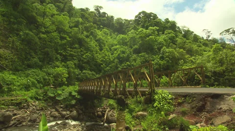 Waterfall pan Stock Footage 32541232
