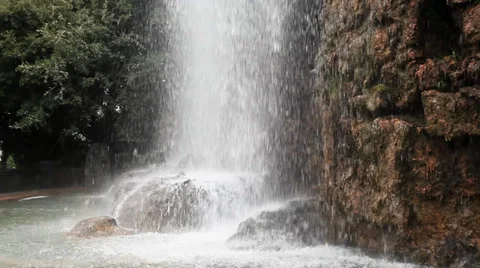 Waterfall in parc de la colline du chateau, nice, france. Stock-Footage 39667809