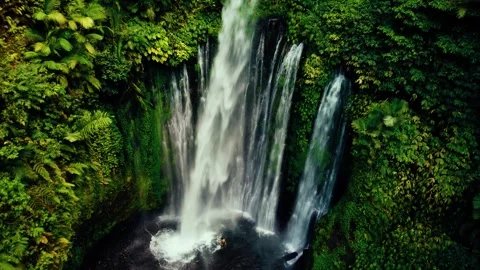 Waterfall at Rinjani Mountain 스톡 동영상 288840822