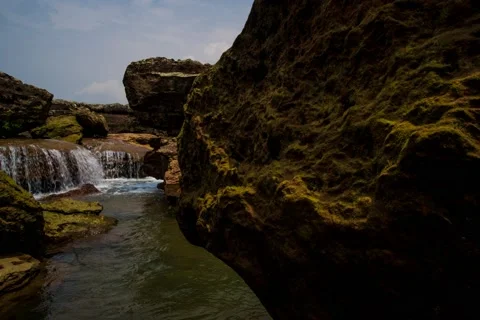 Waterfall Rock Diagonal Movement h264-420 4K 29.97 UHQ Video stock 52561175