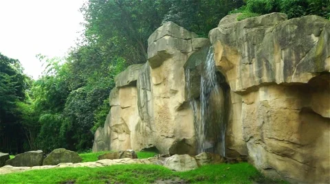 Waterfall on the rock in the sunlight 库存影片 55315769