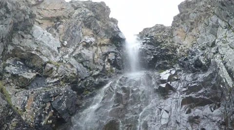 Waterfall, rocks and snowing 動画素材 54590117