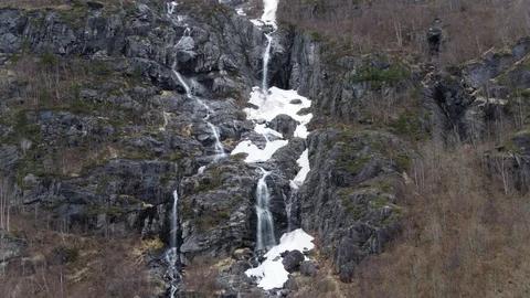 Waterfall in Romsdalen Vídeo Stock 89267996