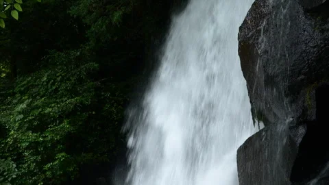 Waterfall Rushing Down Rocks (ZOOM IN/Realtime/Audio/Side View) 스톡 동영상 340532936