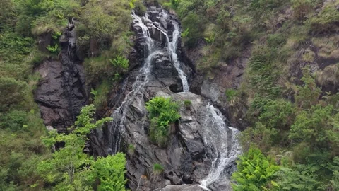 Waterfall In Scenic Forest, Cascada del Camino Nuevo 動画素材 336795330