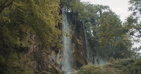 Waterfall in slow-motion Vídeos de archivo 204986557