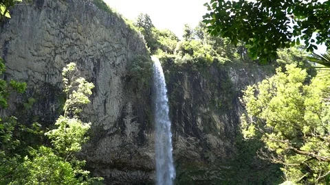 Waterfall with some lush green forest. Bridal Veil Falls New Zealand. Vidéo 105855927
