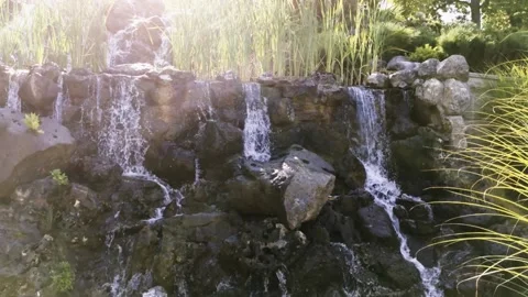Waterfall from the stream to the lake of the mansion Video stock 138113117