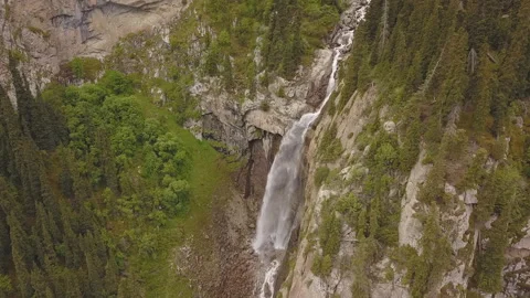 Waterfall Tears Leopard (Barsa), Barskoon gorge, Issyk Kul region Video stock 106985271