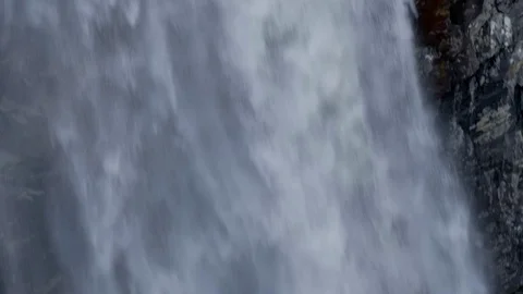 Waterfall tilt down 50% slow Stockbeeldmateriaal 73223532