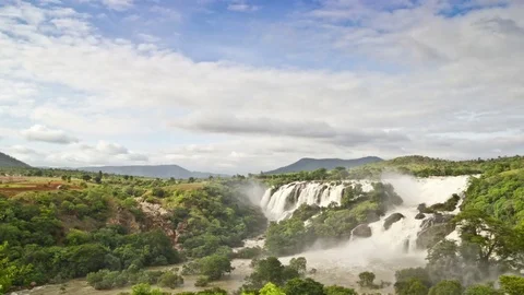 Waterfall timelapse with moving clouds and mist 動画素材 72578502