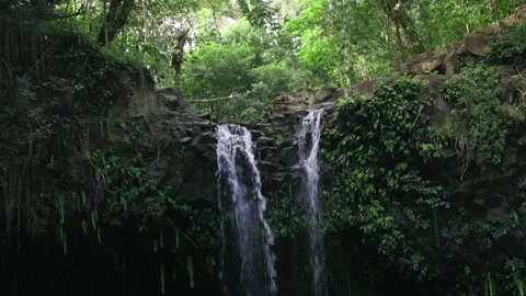 Waterfall in tropical environment 4k 스톡 동영상 235580756